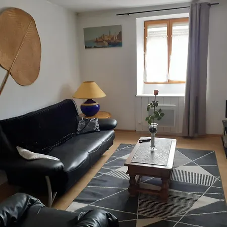 Lo Forat Dins La Paret Apartment *