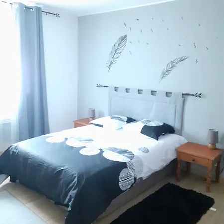 Lo Forat Dins La Paret Apartment Viviez