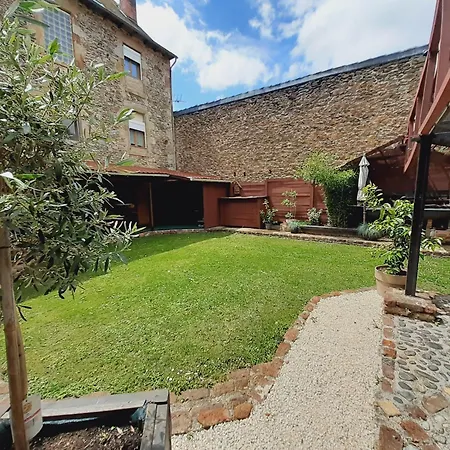 Lo Forat Dins La Paret Apartmán *